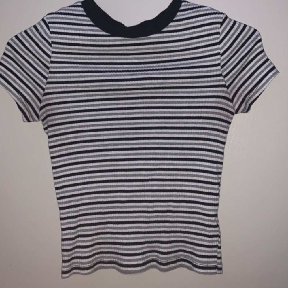 No Boundaries Black/White/Gray shirt